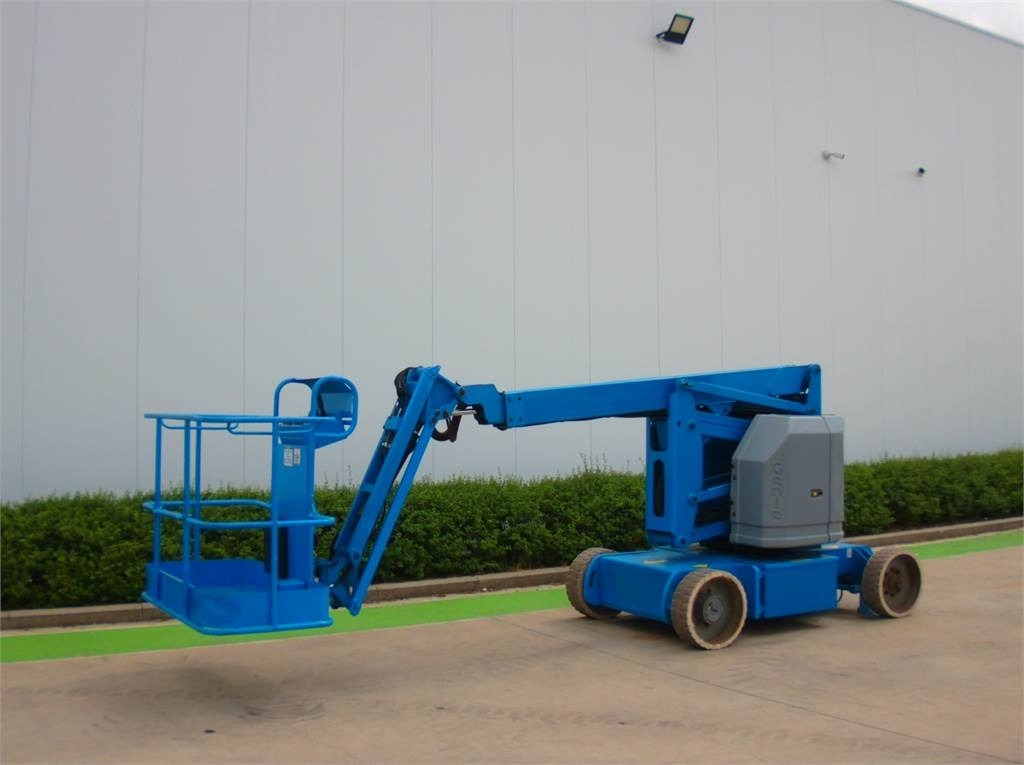 Genie Z34-22N - Személyemelő: 2 kép. Genie Z34-22N - Személyemelő: 2 kép.