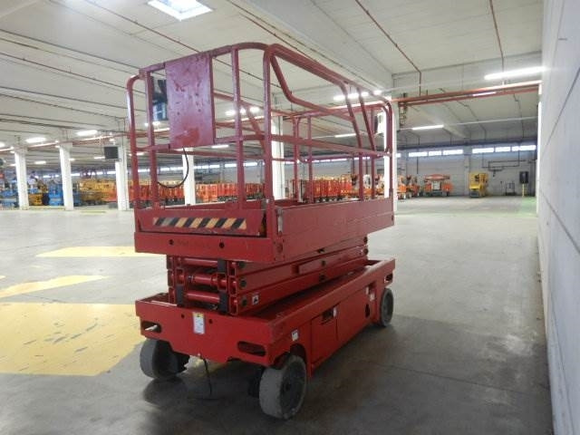 Haulotte Compact 10 - Ollós emelő: 4 kép. Haulotte Compact 10 - Ollós emelő: 4 kép.