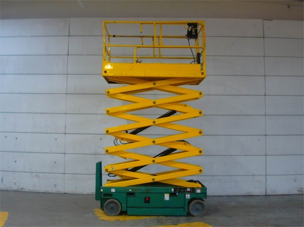 Haulotte Compact 14 - Ollós emelő: 4 kép. Haulotte Compact 14 - Ollós emelő: 4 kép.