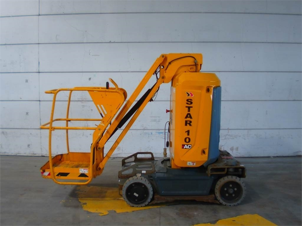 Haulotte STAR 10 - Oszlopos személyemelő: 1 kép. Haulotte STAR 10 - Oszlopos személyemelő: 1 kép.