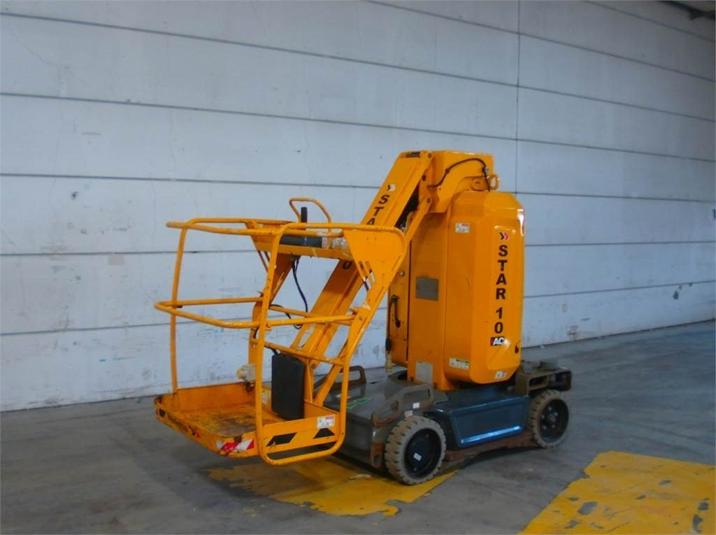 Haulotte STAR 10 - Oszlopos személyemelő: 2 kép. Haulotte STAR 10 - Oszlopos személyemelő: 2 kép.