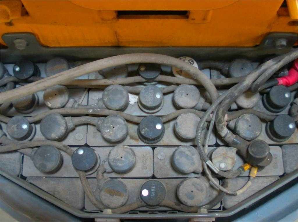 Haulotte STAR 10 - Oszlopos személyemelő: 5 kép. Haulotte STAR 10 - Oszlopos személyemelő: 5 kép.