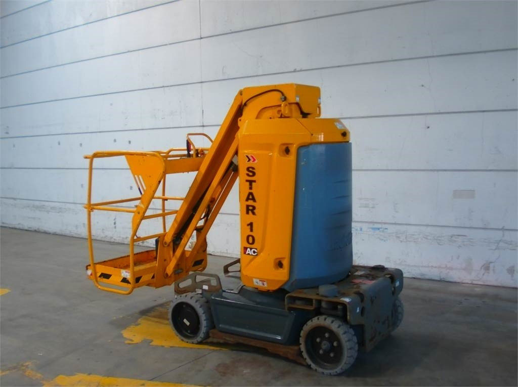 Haulotte STAR 10 - Oszlopos személyemelő: 3 kép. Haulotte STAR 10 - Oszlopos személyemelő: 3 kép.