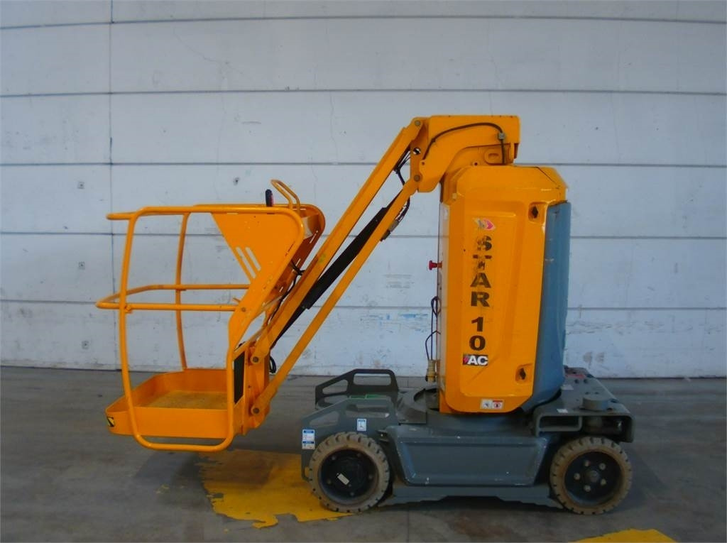 Haulotte STAR 10 - Oszlopos személyemelő: 1 kép. Haulotte STAR 10 - Oszlopos személyemelő: 1 kép.