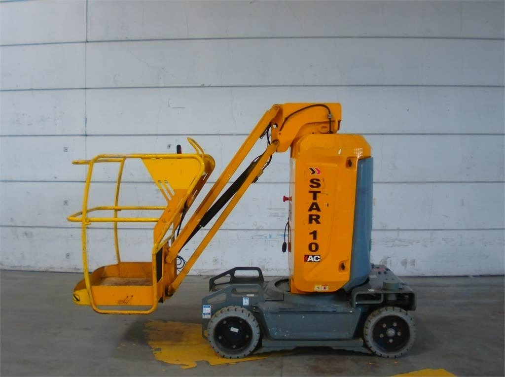 Haulotte STAR 10 - Oszlopos személyemelő: 1 kép. Haulotte STAR 10 - Oszlopos személyemelő: 1 kép.