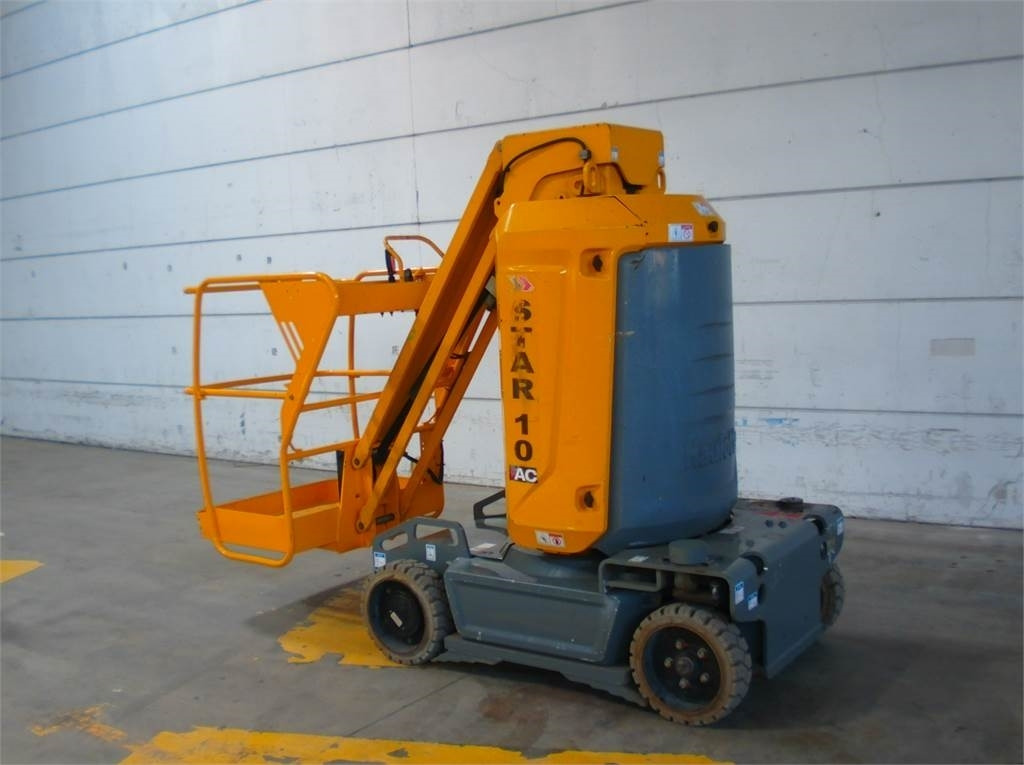 Haulotte STAR 10 - Oszlopos személyemelő: 3 kép. Haulotte STAR 10 - Oszlopos személyemelő: 3 kép.