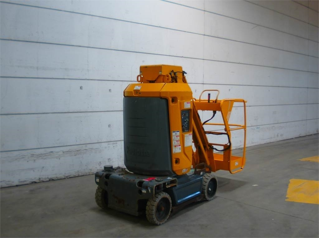 Haulotte STAR 10 - Oszlopos személyemelő: 4 kép. Haulotte STAR 10 - Oszlopos személyemelő: 4 kép.