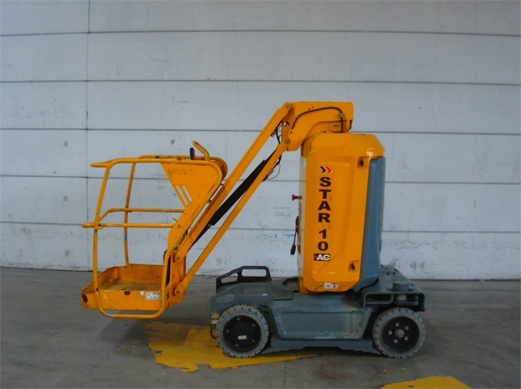 Haulotte STAR 10 - Oszlopos személyemelő: 1 kép. Haulotte STAR 10 - Oszlopos személyemelő: 1 kép.