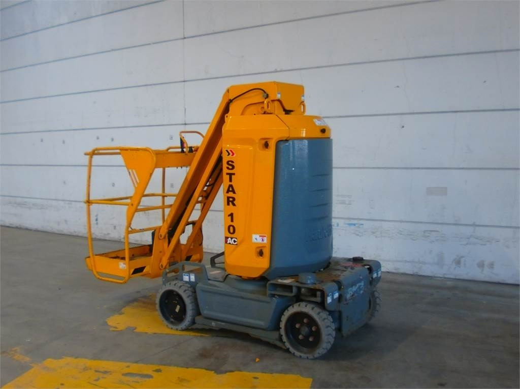 Haulotte STAR 10 - Oszlopos személyemelő: 3 kép. Haulotte STAR 10 - Oszlopos személyemelő: 3 kép.