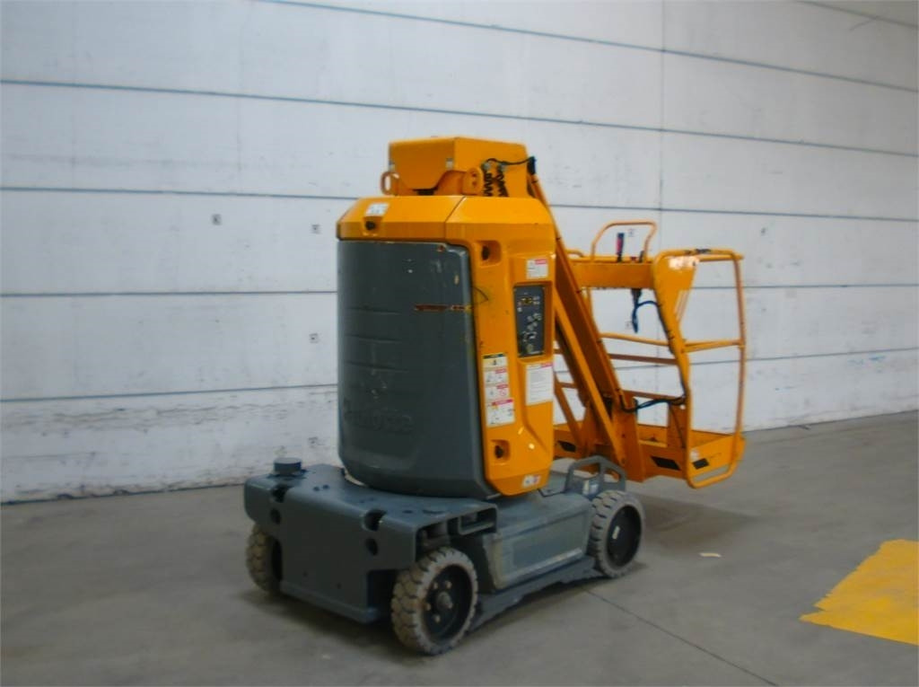 Haulotte STAR 10 - Oszlopos személyemelő: 4 kép. Haulotte STAR 10 - Oszlopos személyemelő: 4 kép.