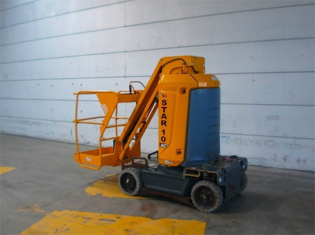 Haulotte STAR 10 - Oszlopos személyemelő: 3 kép. Haulotte STAR 10 - Oszlopos személyemelő: 3 kép.