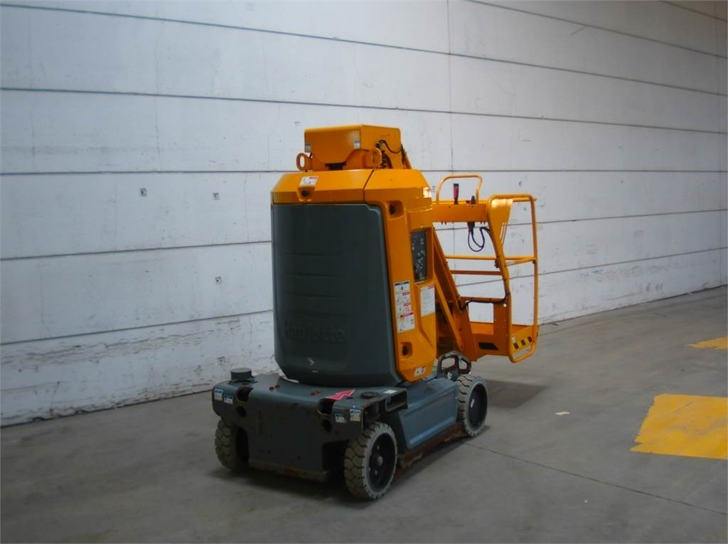 Haulotte STAR 10 - Oszlopos személyemelő: 4 kép. Haulotte STAR 10 - Oszlopos személyemelő: 4 kép.