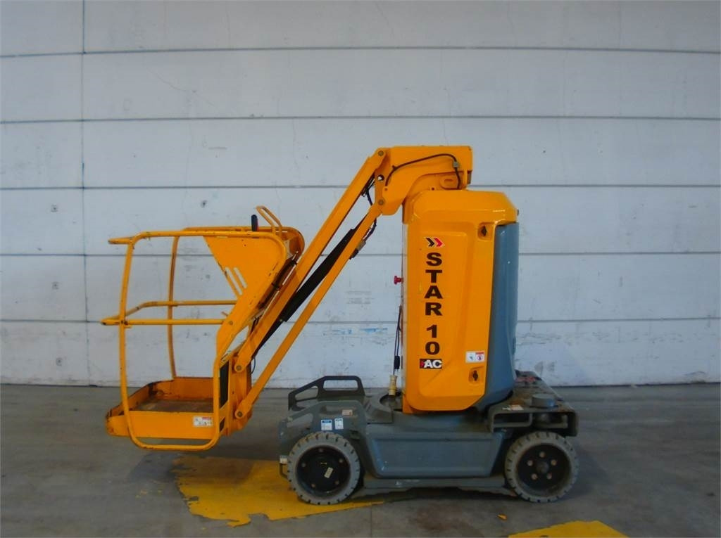 Haulotte STAR 10 - Oszlopos személyemelő: 1 kép. Haulotte STAR 10 - Oszlopos személyemelő: 1 kép.