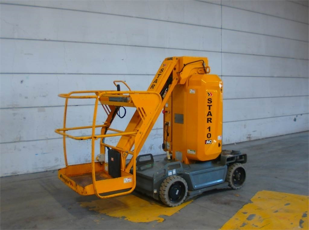 Haulotte STAR 10 - Oszlopos személyemelő: 2 kép. Haulotte STAR 10 - Oszlopos személyemelő: 2 kép.