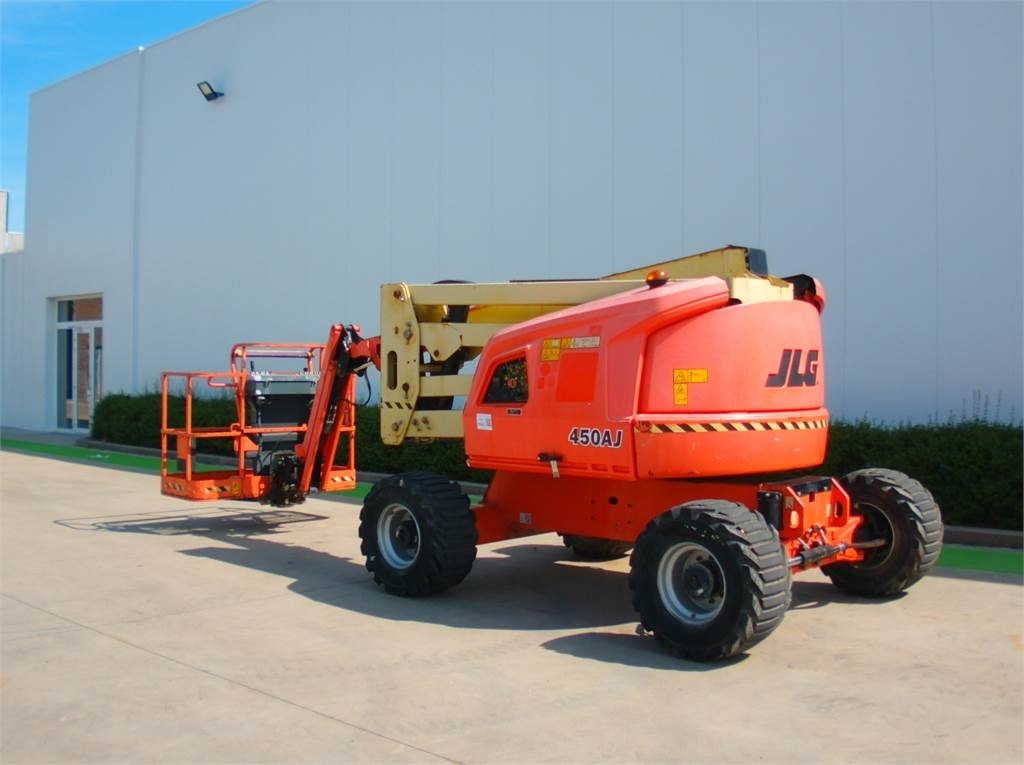 JLG 450AJ  - Személyemelő: 3 kép. JLG 450AJ  - Személyemelő: 3 kép.