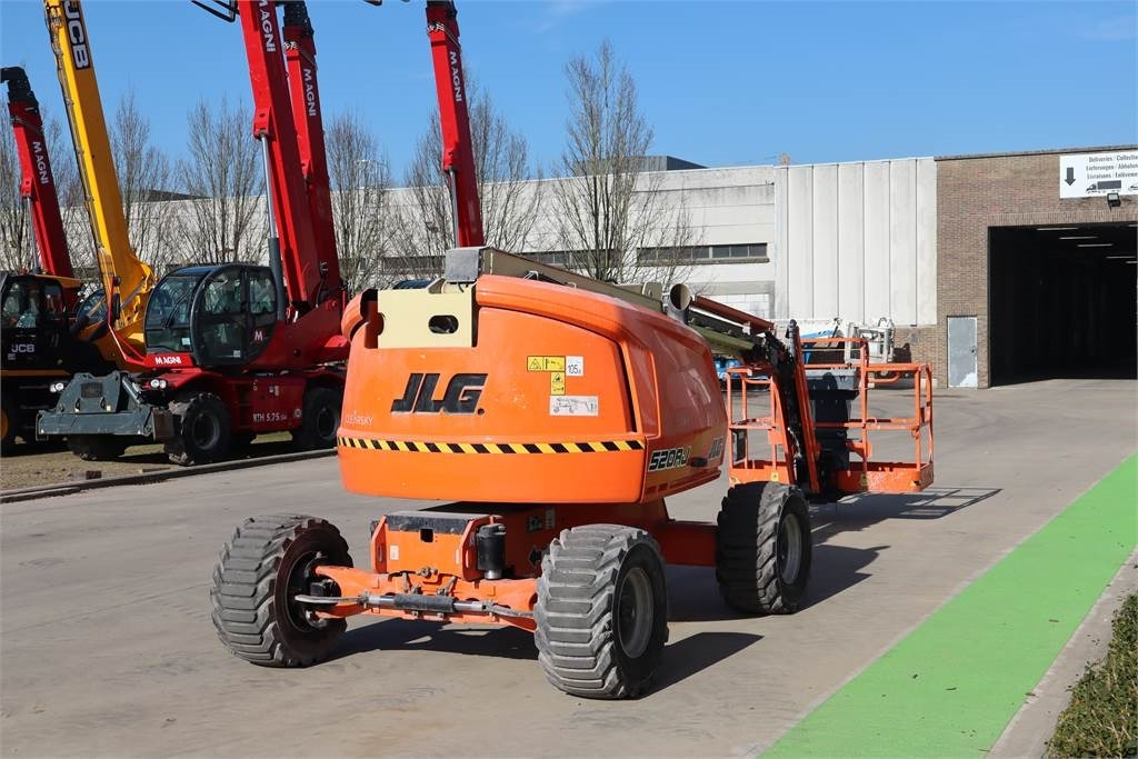 JLG 520AJ - Személyemelő: 4 kép. JLG 520AJ - Személyemelő: 4 kép.