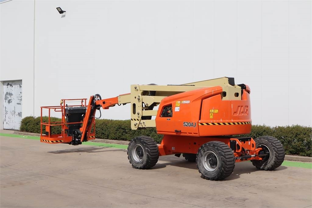 JLG 520AJ - Személyemelő: 3 kép. JLG 520AJ - Személyemelő: 3 kép.