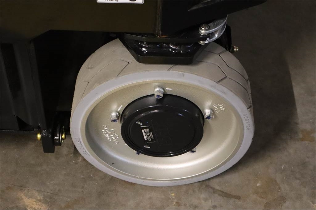 Ollós emelő JLG ES3246: 13 kép. Ollós emelő JLG ES3246: 13 kép.