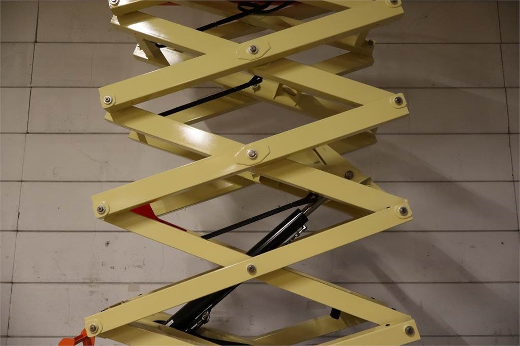 Ollós emelő JLG ES3246: 8 kép. Ollós emelő JLG ES3246: 8 kép.