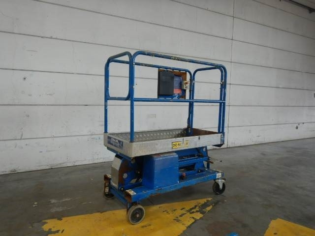 JLG Power Tower - Oszlopos személyemelő: 4 kép. JLG Power Tower - Oszlopos személyemelő: 4 kép.