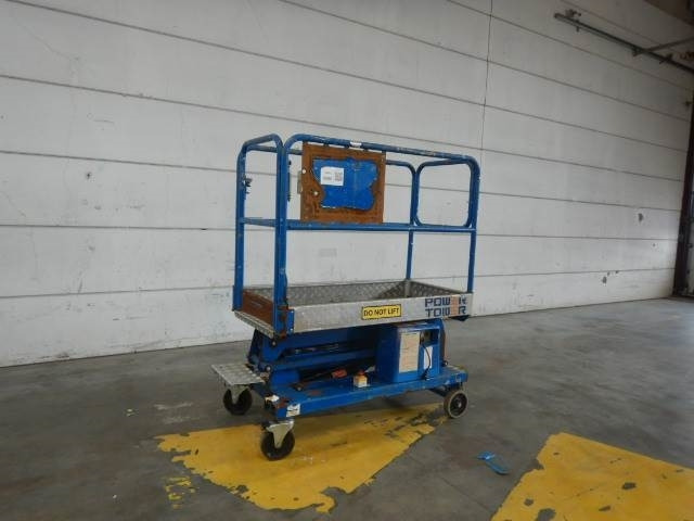 JLG Power Tower - Oszlopos személyemelő: 3 kép. JLG Power Tower - Oszlopos személyemelő: 3 kép.