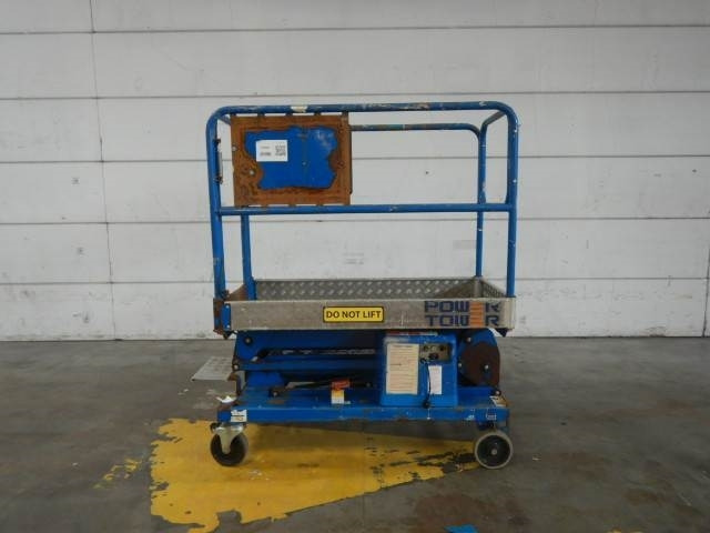 JLG Power Tower - Oszlopos személyemelő: 1 kép. JLG Power Tower - Oszlopos személyemelő: 1 kép.