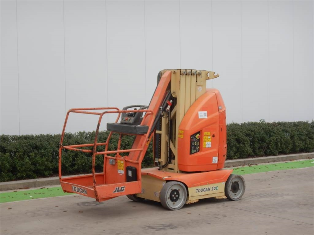 JLG Toucan 10E - Oszlopos személyemelő: 2 kép. JLG Toucan 10E - Oszlopos személyemelő: 2 kép.