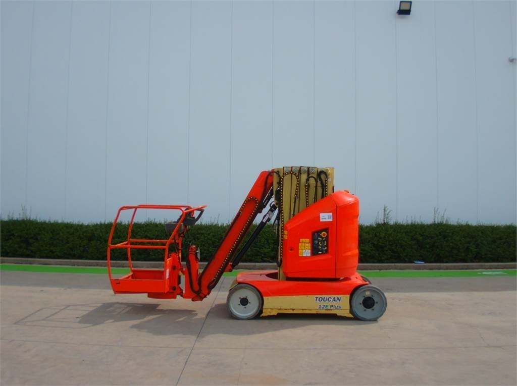 JLG Toucan 12E+  - Oszlopos személyemelő: 1 kép. JLG Toucan 12E+  - Oszlopos személyemelő: 1 kép.
