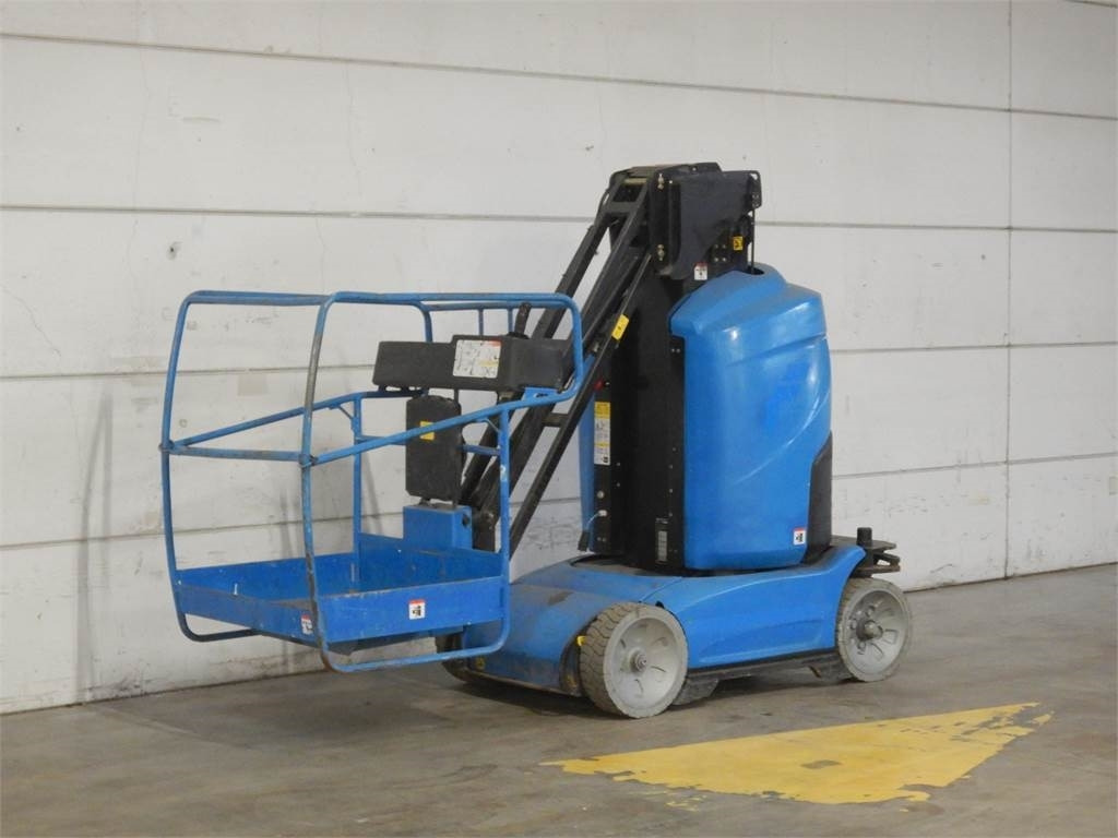 Manitou 100VJR - Oszlopos személyemelő: 2 kép. Manitou 100VJR - Oszlopos személyemelő: 2 kép.