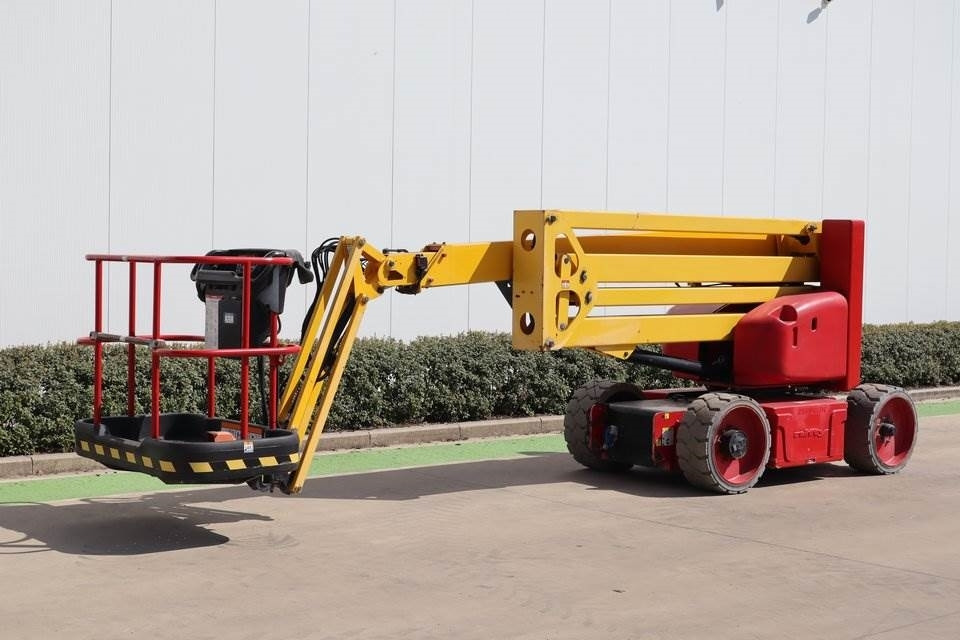 Niftylift HR17NE - Személyemelő: 2 kép. Niftylift HR17NE - Személyemelő: 2 kép.