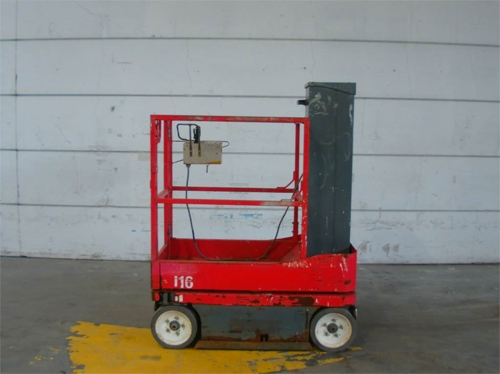 SkyJack SJ16 - Oszlopos személyemelő: 1 kép. SkyJack SJ16 - Oszlopos személyemelő: 1 kép.