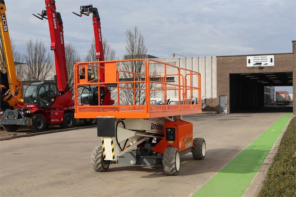 Snorkel SL30RTE - Ollós emelő: 4 kép. Snorkel SL30RTE - Ollós emelő: 4 kép.