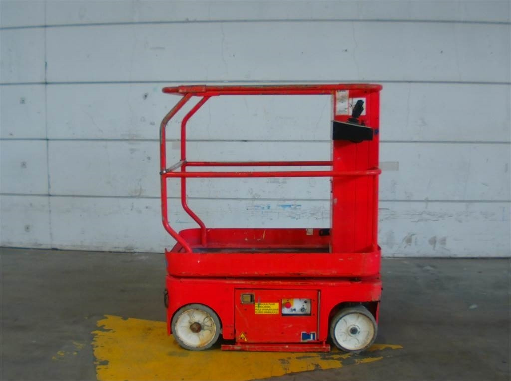 Snorkel TM12 - Oszlopos személyemelő: 1 kép. Snorkel TM12 - Oszlopos személyemelő: 1 kép.