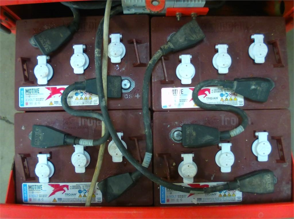 Snorkel TM12 - Oszlopos személyemelő: 4 kép. Snorkel TM12 - Oszlopos személyemelő: 4 kép.