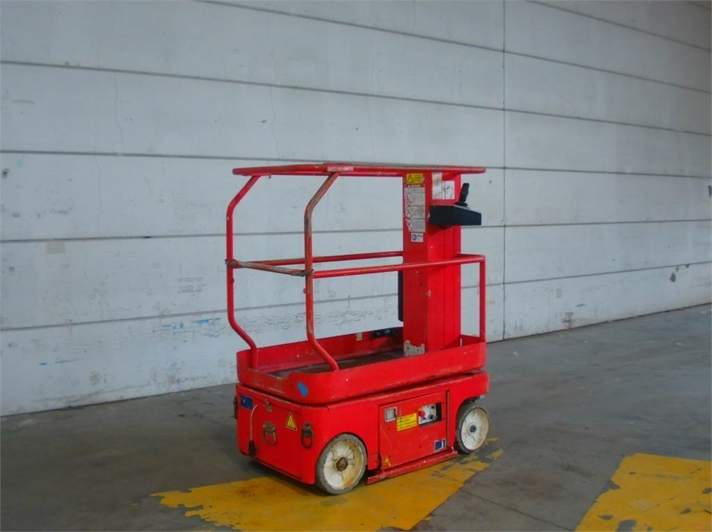 Snorkel TM12 - Oszlopos személyemelő: 3 kép. Snorkel TM12 - Oszlopos személyemelő: 3 kép.