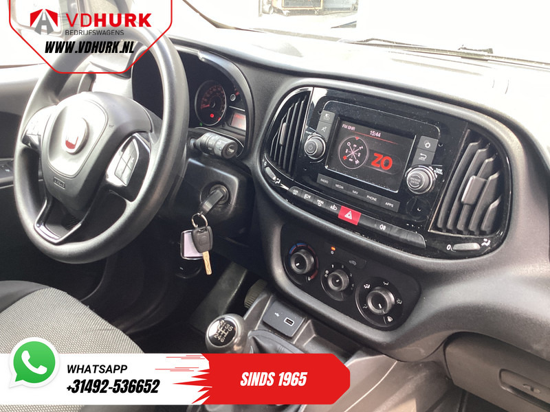 Fiat Dobló Cargo 1.6 MJ 105 pk 3Pers./ Airco/ Cruise/ Navi/ Trekhaak - Kis furgon: 3 kép. Fiat Dobló Cargo 1.6 MJ 105 pk 3Pers./ Airco/ Cruise/ Navi/ Trekhaak - Kis furgon: 3 kép.