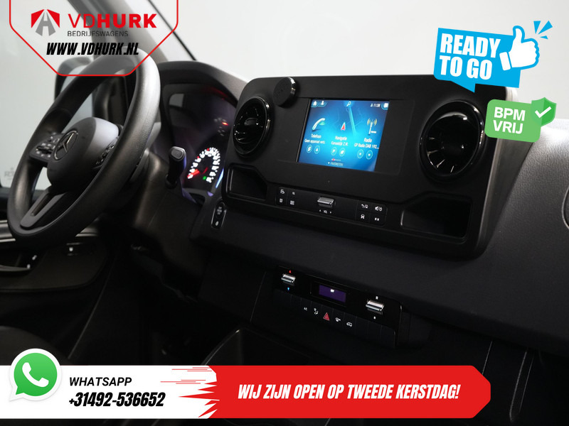 Mercedes-Benz Sprinter 317 CDI Aut. L2H2 BPM VRIJ! Carplay/ Gev.Stoel/ 270 Gr.Deuren/ Stoelverw./ Navi/ Camera/ PDC/ Cruise/ DAB - Furgon: 3 kép. Mercedes-Benz Sprinter 317 CDI Aut. L2H2 BPM VRIJ! Carplay/ Gev.Stoel/ 270 Gr.Deuren/ Stoelverw./ Navi/ Camera/ PDC/ Cruise/ DAB - Furgon: 3 kép.