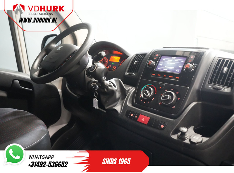 Peugeot Boxer 2.2 HDi 120 pk L2H2 BPM VRIJ! 2.5t Trekverm./ Navi/ PDC/ Cruise/ Airco - Kis furgon: 3 kép. Peugeot Boxer 2.2 HDi 120 pk L2H2 BPM VRIJ! 2.5t Trekverm./ Navi/ PDC/ Cruise/ Airco - Kis furgon: 3 kép.