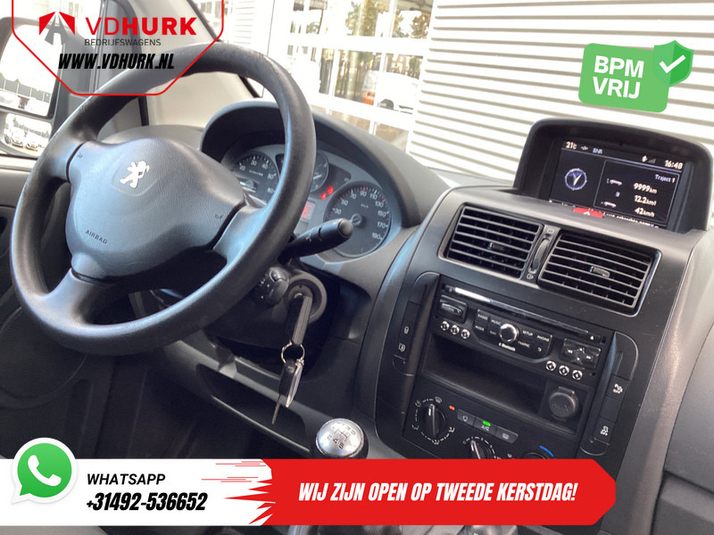 Peugeot Expert 2.0 HDI 130 pk L2 Dubbel Cabine DC EXPORT Airco/ Cruise/ Navi/ PDC/ Trekhaak - Kis furgon, Duplakabinos kisteherautó: 3 kép. Peugeot Expert 2.0 HDI 130 pk L2 Dubbel Cabine DC EXPORT Airco/ Cruise/ Navi/ PDC/ Trekhaak - Kis furgon, Duplakabinos kisteherautó: 3 kép.
