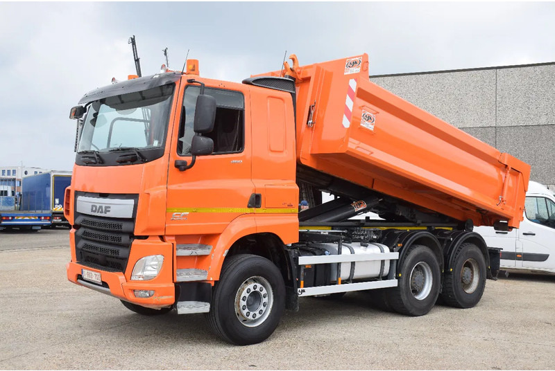 DAF CF 460 - Horgos rakodó teherautó: 2 kép. DAF CF 460 - Horgos rakodó teherautó: 2 kép.