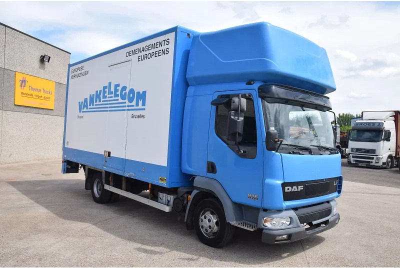 DAF LF 220 LF45 220 - Dobozos felépítményű teherautó: 4 kép. DAF LF 220 LF45 220 - Dobozos felépítményű teherautó: 4 kép.