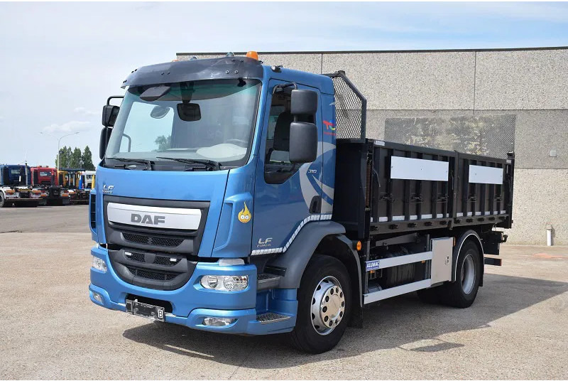 DAF LF 310 - Billenőplatós teherautó: 5 kép. DAF LF 310 - Billenőplatós teherautó: 5 kép.