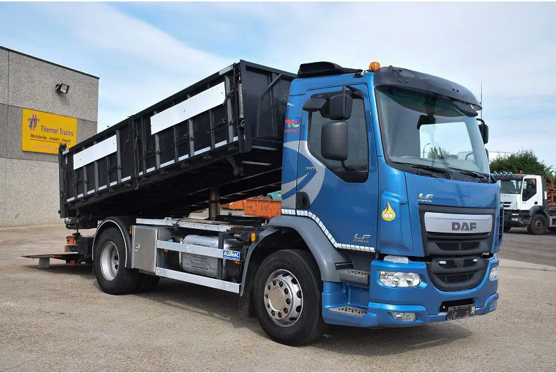 DAF LF 310 - Billenőplatós teherautó: 1 kép. DAF LF 310 - Billenőplatós teherautó: 1 kép.