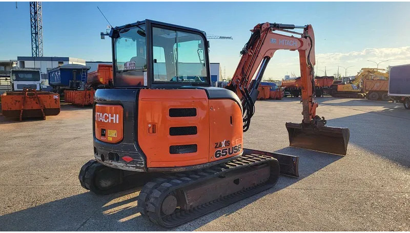 Hitachi ZX65USB-5A CLR - Lánctalpas kotró: 4 kép. Hitachi ZX65USB-5A CLR - Lánctalpas kotró: 4 kép.
