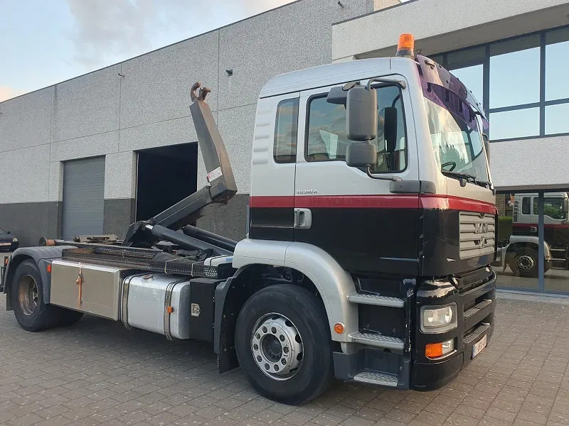 MAN TG 310 A - Horgos rakodó teherautó: 1 kép. MAN TG 310 A - Horgos rakodó teherautó: 1 kép.