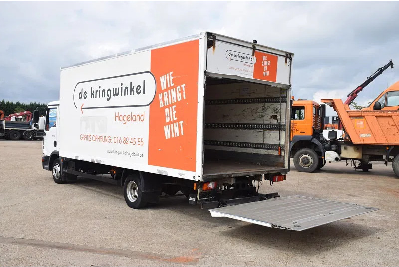 MAN TGL 7.150 - Dobozos felépítményű teherautó: 4 kép. MAN TGL 7.150 - Dobozos felépítményű teherautó: 4 kép.