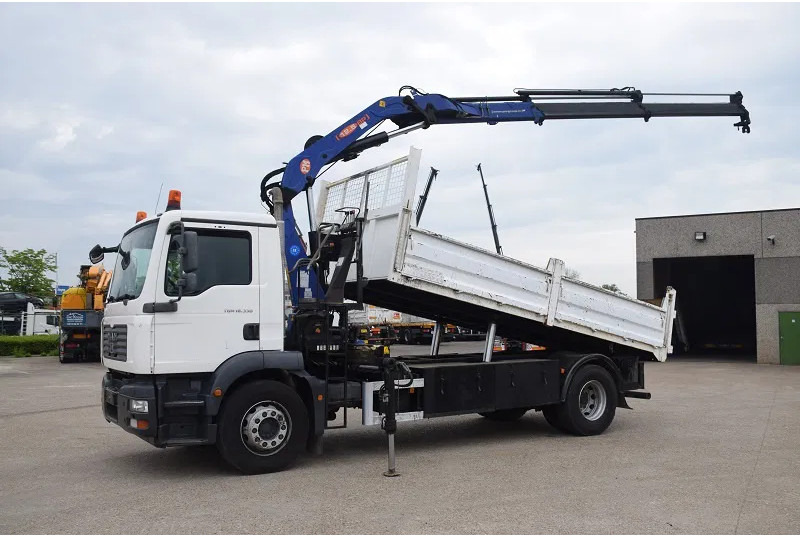 MAN TGM 18.330 - Billenőplatós teherautó, Darus autó: 2 kép. MAN TGM 18.330 - Billenőplatós teherautó, Darus autó: 2 kép.