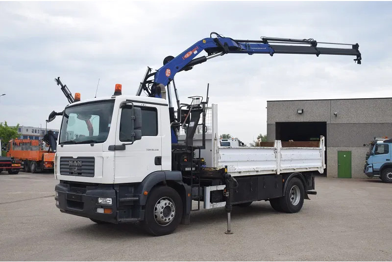 MAN TGM 18.330 - Billenőplatós teherautó, Darus autó: 3 kép. MAN TGM 18.330 - Billenőplatós teherautó, Darus autó: 3 kép.