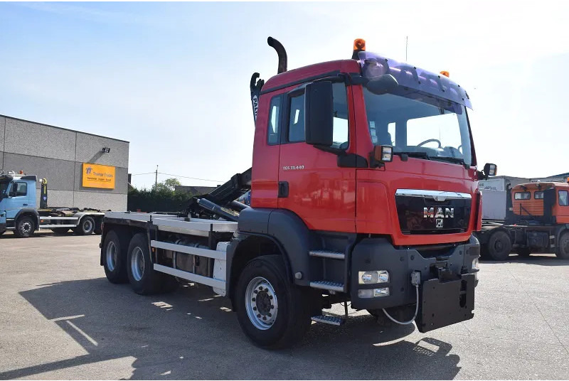 MAN TGS 33.440 - Horgos rakodó teherautó: 4 kép. MAN TGS 33.440 - Horgos rakodó teherautó: 4 kép.