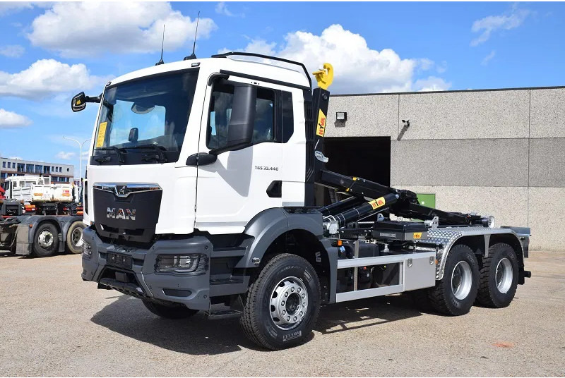 MAN TGS 33.440 - Horgos rakodó teherautó: 1 kép. MAN TGS 33.440 - Horgos rakodó teherautó: 1 kép.